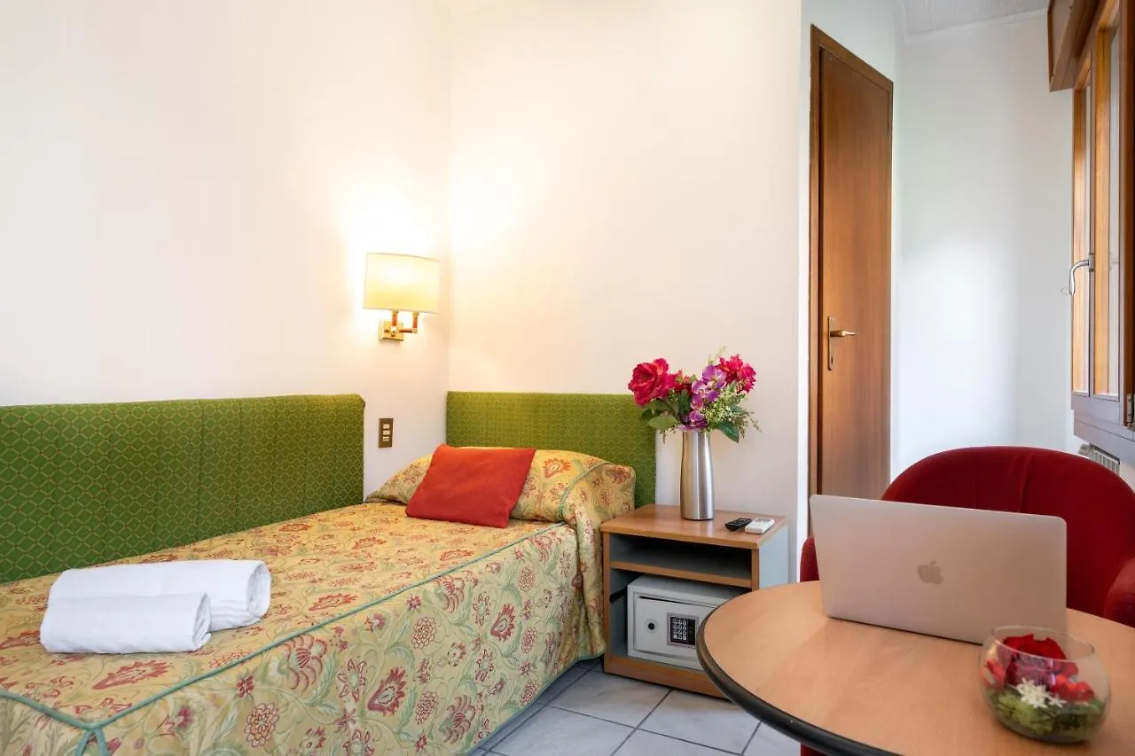 Camelia Rooms Venice Guesthouse Mestre Italy
