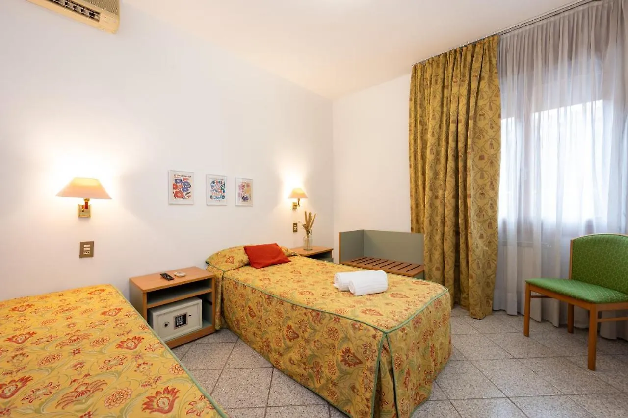 Camelia Rooms Venice Guesthouse Mestre 0*,  Italy